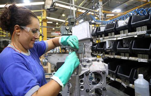Indústria mostra confiança moderada na economia no 1º semestre