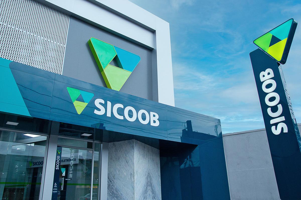 Sicoob se destaca em pesquisa nacional e conquista reconhecimento por qualidade dos serviços