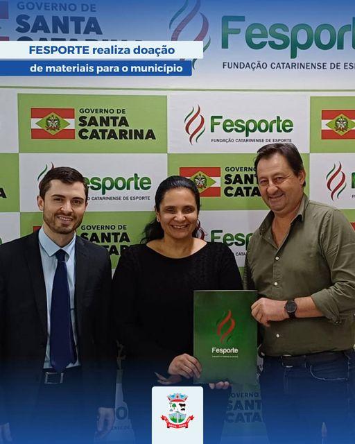 Município de Água Doce recebe materiais esportivos da Fesporte