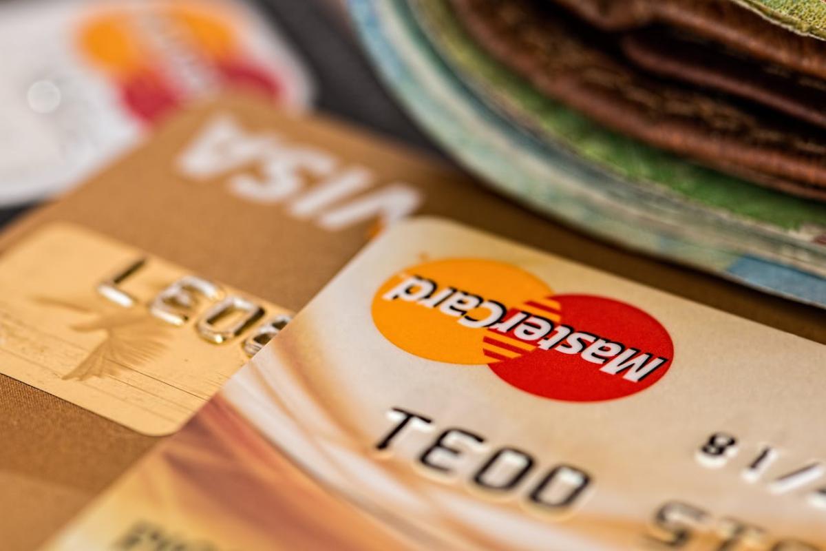 Clientes com dívida no cartão de crédito rotativo poderão azer a portabilidade gratuita do saldo devedor para outra instituição financeira